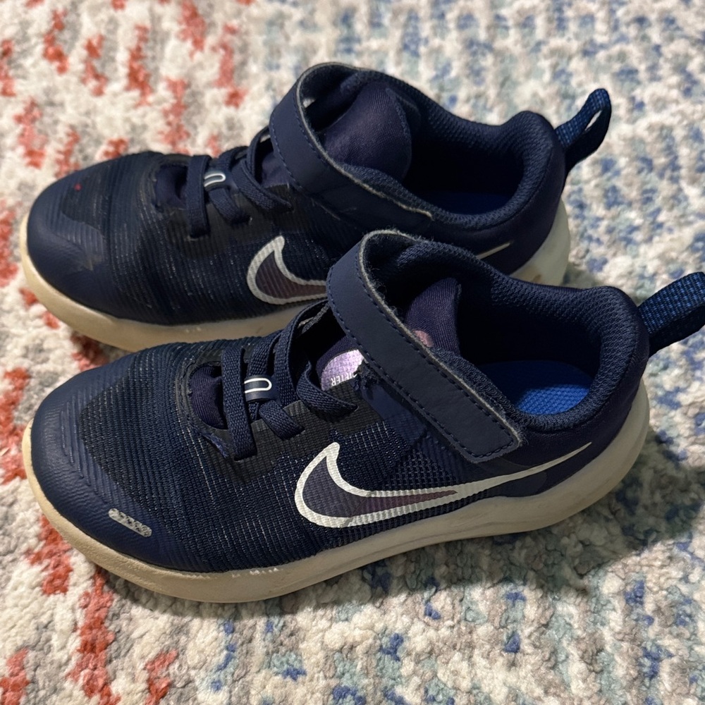 Nike Kids Dark Blue Sneakers with White Accents - Boys Size 10